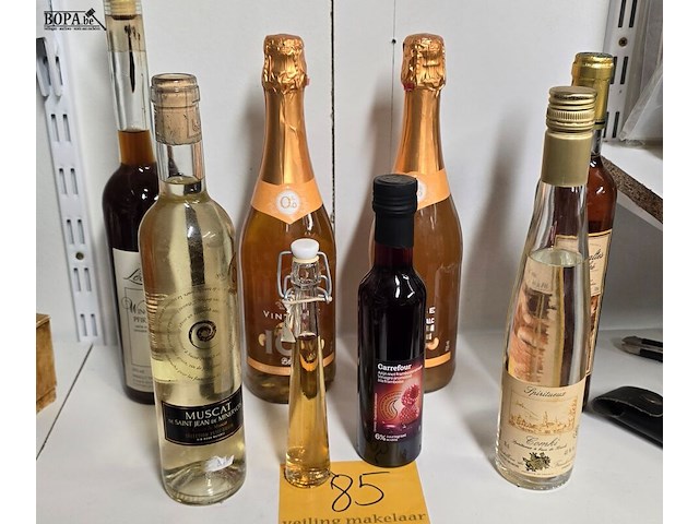 Lot 85 - lot diverse drank 8 flessen - afbeelding 1 van  4