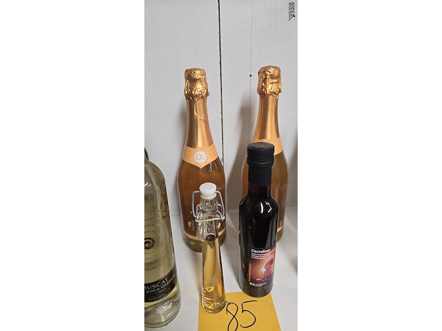 Lot 85 - lot diverse drank 8 flessen - afbeelding 3 van  4