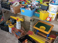 Lot 85 - lot speelgoed - afbeelding 1 van  8