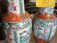 Lot 85 - oosterse vazen. 2 stuks - afbeelding 1 van  5