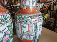 Lot 85 - oosterse vazen. 2 stuks - afbeelding 3 van  5