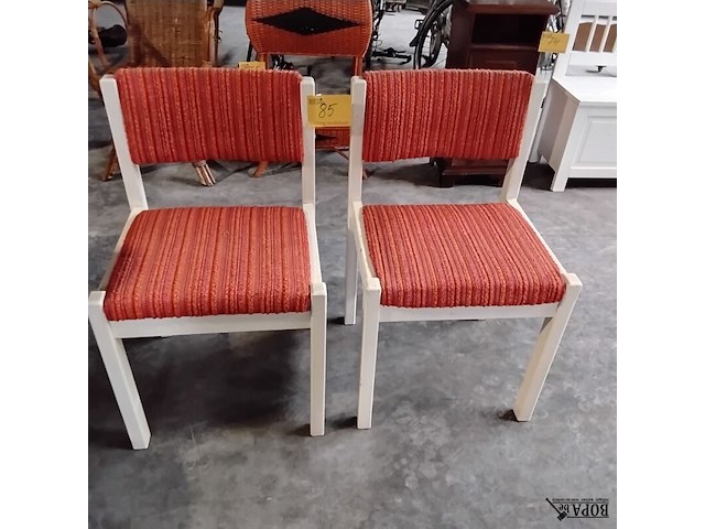 Lot 85 - set deense vintage eetkamerstoelen - stuks - oranje - afbeelding 1 van  4
