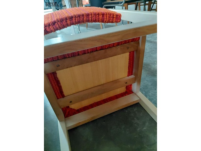 Lot 85 - set deense vintage eetkamerstoelen - stuks - oranje - afbeelding 3 van  4