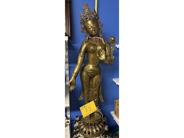 Lot 85 - staand bronzen beeld boeddhistische godin tara - afbeelding 1 van  5