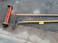 Lot 85 - verticuteerhark en - roller - 2 stuks