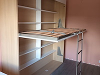 Lot 85 - wand met opklapbed - afbeelding 1 van  4