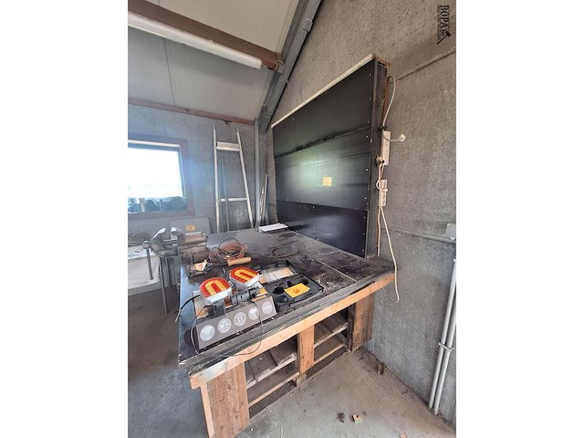 Lot 85 - werkbank - afbeelding 1 van  3
