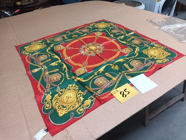 Lot 85 - zijden sjaal erre - afbeelding 2 van  4