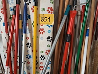 Lot 851 - poetsmateriaal en strijkplank. 30 stuks - afbeelding 4 van  4
