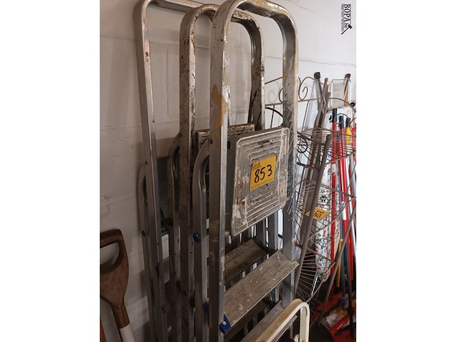 Lot 853 - trapladders. 4 stuks - afbeelding 2 van  4