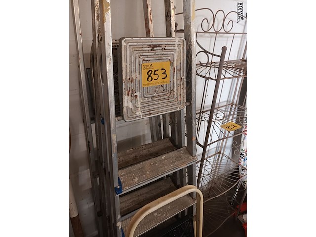 Lot 853 - trapladders. 4 stuks - afbeelding 4 van  4