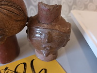 Lot 86 - afrikaans tribal aardewerk. 2 stuks - afbeelding 3 van  5