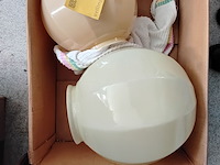 Lot 86 - art deco glazen lampenkappen melkglas uitstekende staat - afbeelding 1 van  3