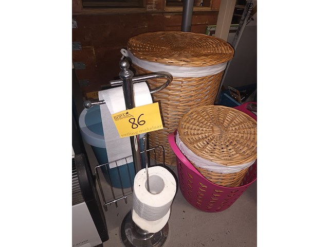 Lot 86 - badkamer accessoires. 5 stuks - afbeelding 1 van  4