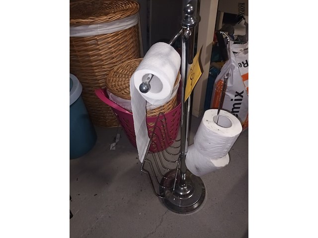 Lot 86 - badkamer accessoires. 5 stuks - afbeelding 3 van  4