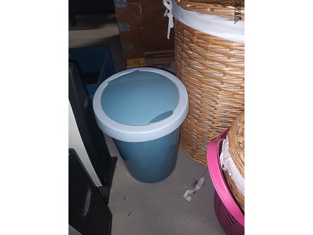 Lot 86 - badkamer accessoires. 5 stuks - afbeelding 4 van  4