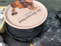 Lot 86 - cocktailglazen en dienbladen - afbeelding 3 van  4