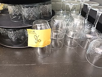 Lot 86 - cocktailglazen en dienbladen - afbeelding 4 van  4