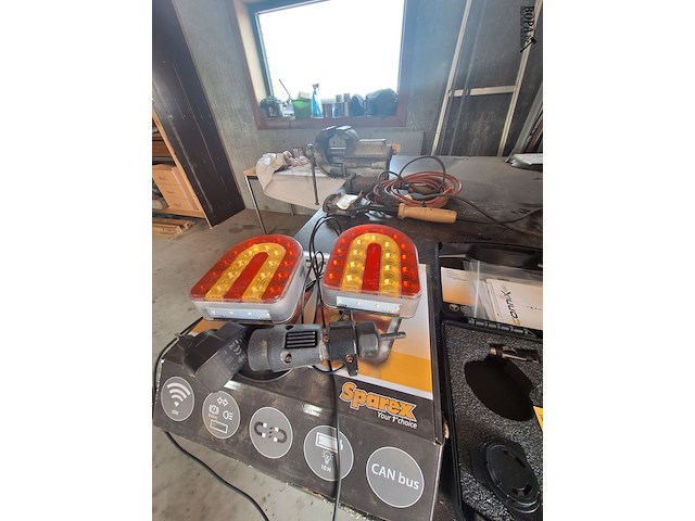 Lot 86 - draadloze verlichtingset voor trailer - afbeelding 2 van  5