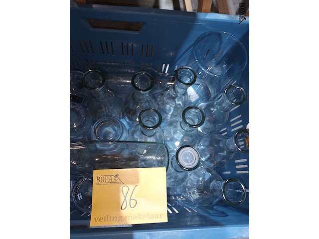 Lot 86 - glazen en karaffen. 1 bak - afbeelding 3 van  4