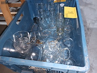 Lot 86 - glazen en karaffen. 1 bak - afbeelding 4 van  4