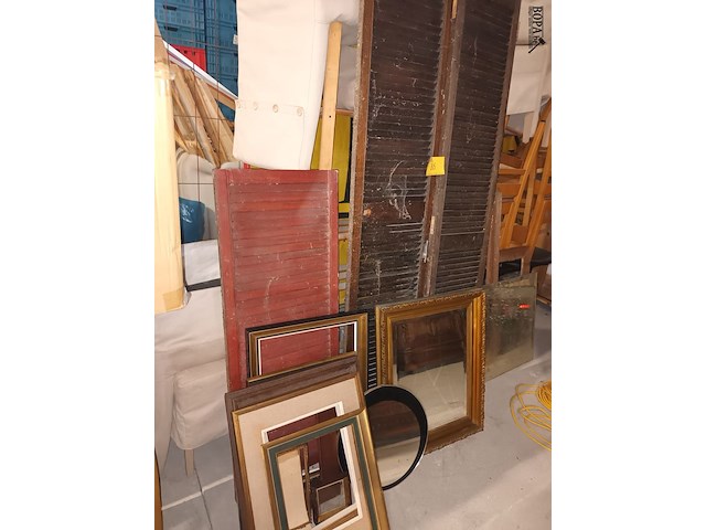 Lot 86 - kaders, spiegels en luiken. 14 stuks - afbeelding 3 van  6
