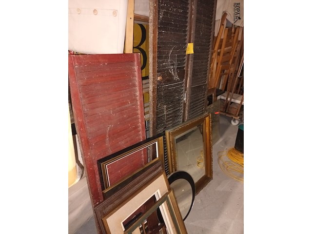 Lot 86 - kaders, spiegels en luiken. 14 stuks - afbeelding 6 van  6