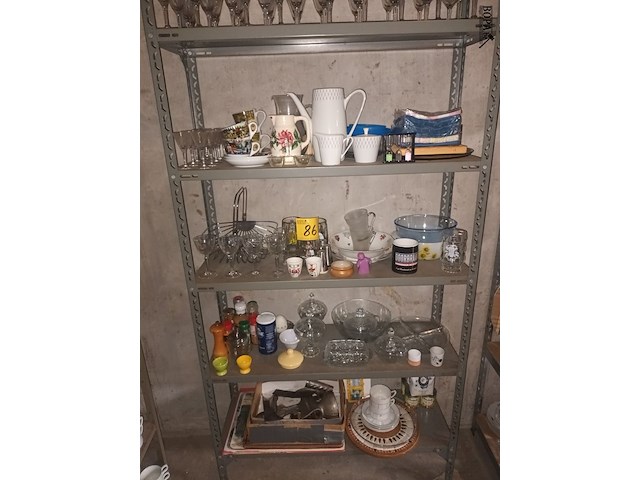 Lot 86 - keukenmateriaal en huisraad - afbeelding 1 van  5