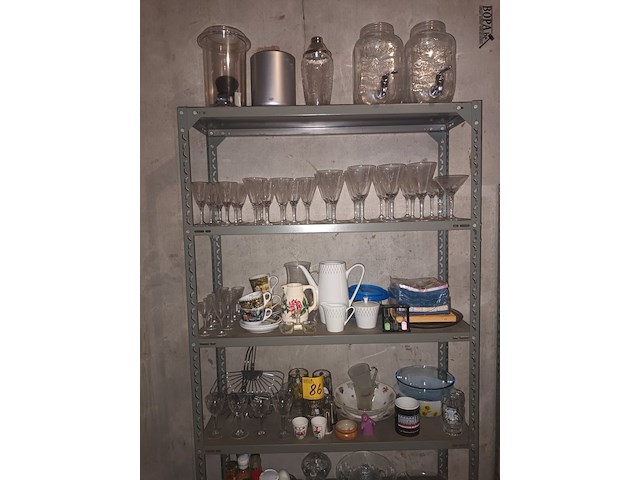 Lot 86 - keukenmateriaal en huisraad - afbeelding 2 van  5
