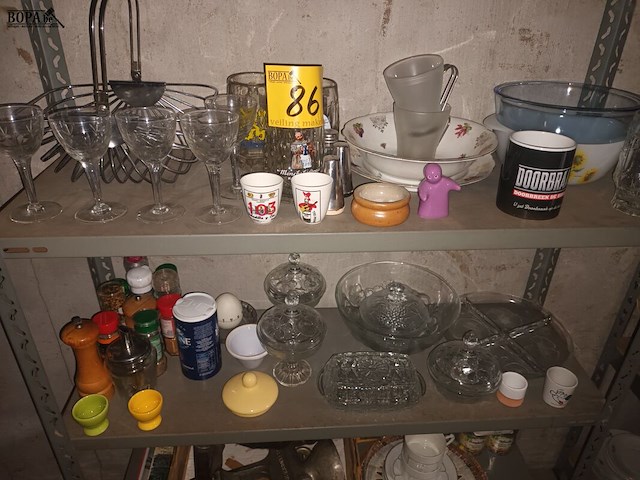 Lot 86 - keukenmateriaal en huisraad - afbeelding 4 van  5