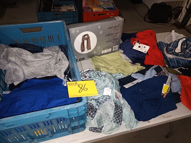 Lot 86 - kledij - afbeelding 1 van  6