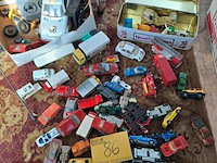 Lot 86 - lot auto's oa. majorette, dinky toys - afbeelding 1 van  5