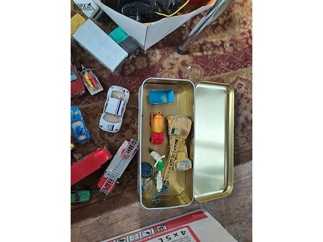 Lot 86 - lot auto's oa. majorette, dinky toys - afbeelding 2 van  5