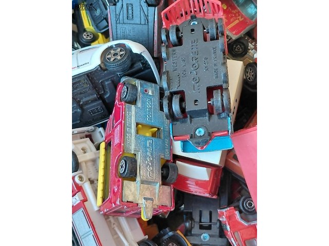 Lot 86 - lot auto's oa. majorette, dinky toys - afbeelding 4 van  5
