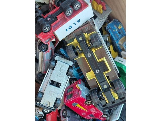 Lot 86 - lot auto's oa. majorette, dinky toys - afbeelding 5 van  5
