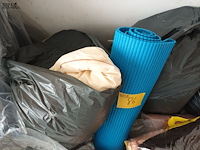 Lot 86 - lot bedlinnen en dekens - afbeelding 4 van  6