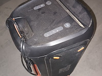 Lot 86 - partybox jbl - afbeelding 2 van  3