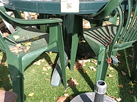 Lot 86 - ronde tuintafel met stoelen - afbeelding 3 van  4
