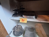 Lot 86 - rvs cake stands en plateau’s - afbeelding 1 van  1