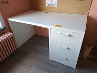Lot 86 - witte bureau met lades - afbeelding 1 van  2