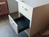 Lot 86 - witte bureau met lades - afbeelding 2 van  2