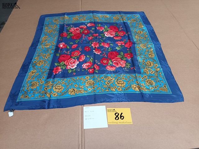 Lot 86 - zijden sjaal erre - afbeelding 1 van  4