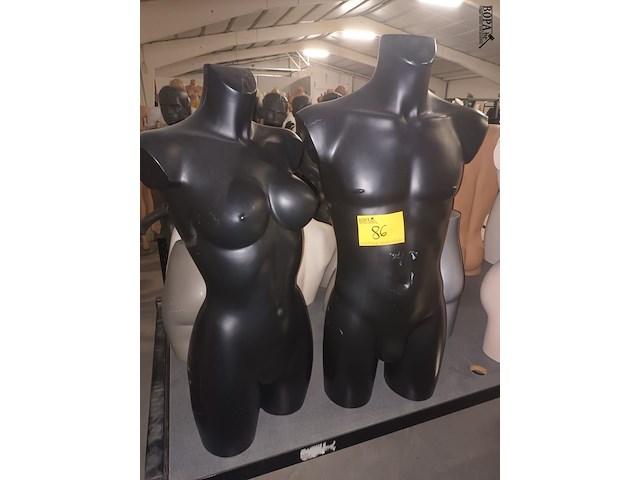 Lot 86 - zwarte torso man en vrouw - afbeelding 1 van  3