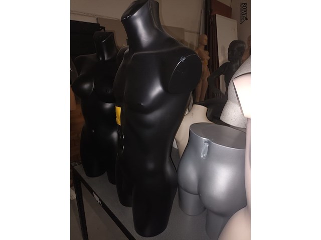Lot 86 - zwarte torso man en vrouw - afbeelding 3 van  3