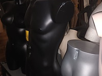 Lot 86 - zwarte torso man en vrouw - afbeelding 3 van  3