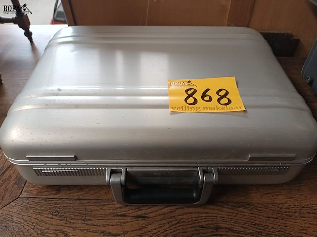 Lot 868 - aluminium aktetas zero halliburton - afbeelding 1 van  4