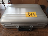 Lot 868 - aluminium aktetas zero halliburton - afbeelding 1 van  4