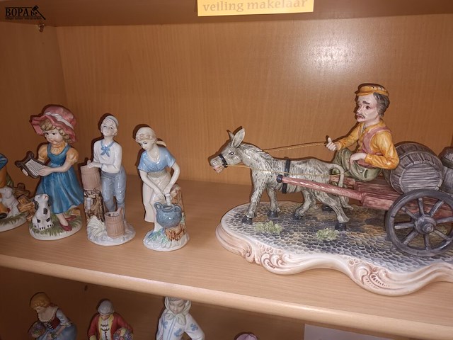 Lot 87 - beeldjes in porselein. 17 stuks - afbeelding 3 van  5