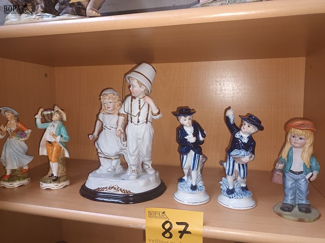 Lot 87 - beeldjes in porselein. 17 stuks - afbeelding 4 van  5
