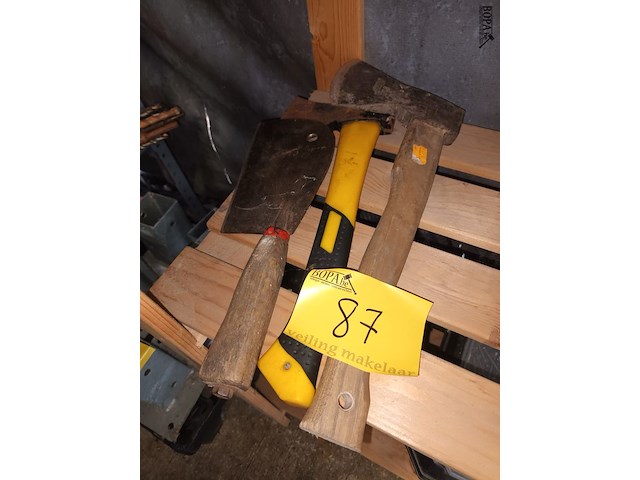 Lot 87 - bijlen en hakmes. 3 stuks - afbeelding 1 van  3